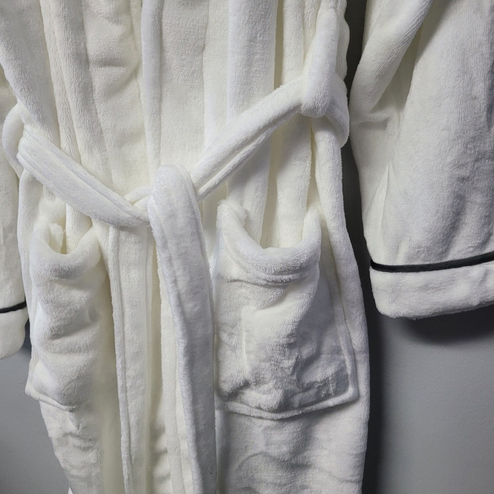 Tommy Bahama Plush Fleece Robe White Shawl Collar Unisex One Size New - Picture 6 of 8